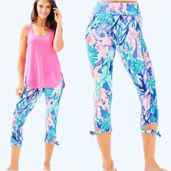 Lilly Pulitzer Gemma Luxletic Leggings Jet Stream Bow Medium UPF 50+ Blue Pink - Picture 1 of 6
